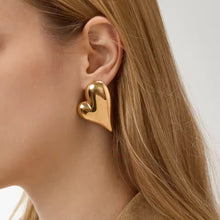 Cargar imagen en el visor de la galería, STUDS CORAZONES GRANDES
