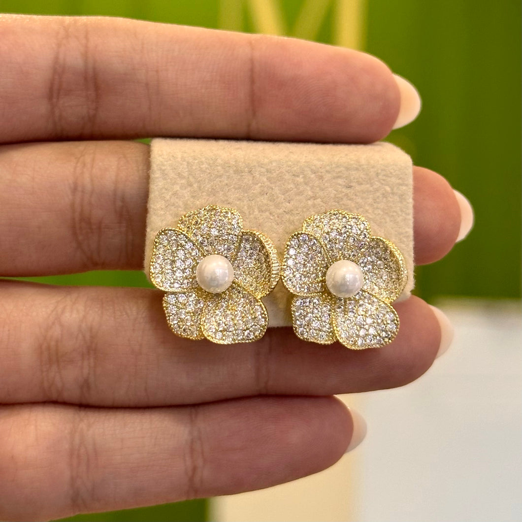 STUDS FLORES PERLAS