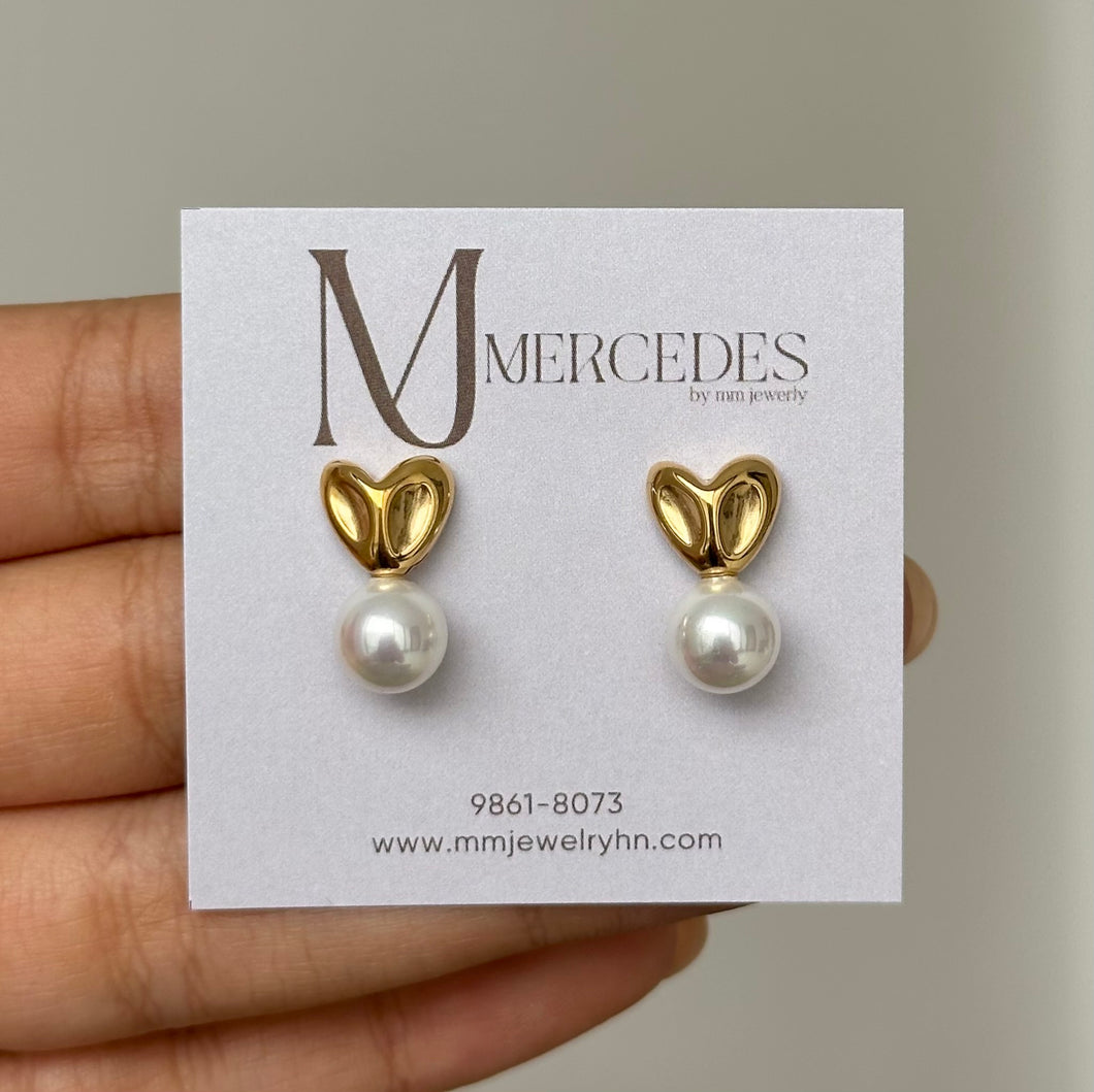 STUDS CORAZONES Y PERLAS