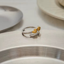 Cargar imagen en el visor de la galería, ANILLO DOBLE TONO AJUSTABLE
