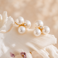 Cargar imagen en el visor de la galería, STUDS TRIO PERLAS
