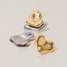 Cargar imagen en el visor de la galería, STUDS DOBLE TONO CORAZONES
