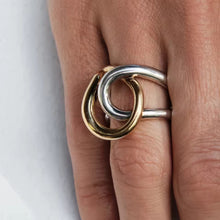 Cargar imagen en el visor de la galería, ANILLO ENLACES DOBLE TONO
