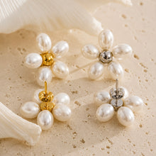 Cargar imagen en el visor de la galería, STUDS FLORES PERLAS
