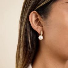 Cargar imagen en el visor de la galería, STUDS PERLAS COLGANTES

