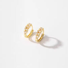 Cargar imagen en el visor de la galería, HOOPS ZIRCONES DORADOS
