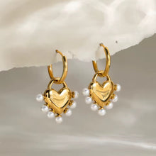 Cargar imagen en el visor de la galería, CORAZONES PERLAS COLGANTES

