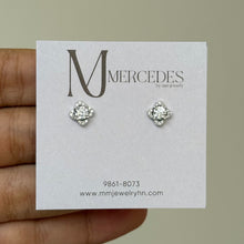 Cargar imagen en el visor de la galería, STUDS FLORES ZIRCONES
