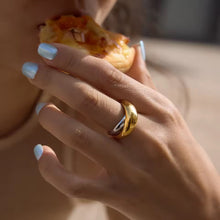 Cargar imagen en el visor de la galería, ANILLO DOBLE TONO AJUSTABLE
