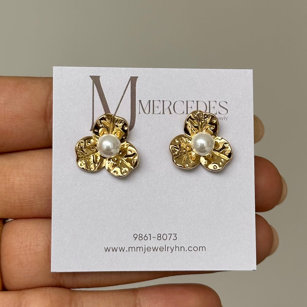 STUDS FLORECITAS PERLAS
