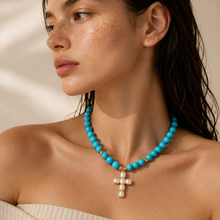 Cargar imagen en el visor de la galería, COLLAR TURQUESA CON CRUZ DE PERLAS
