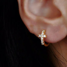 Cargar imagen en el visor de la galería, ARGOLLAS DE CRUCES ZIRCONES 10MM
